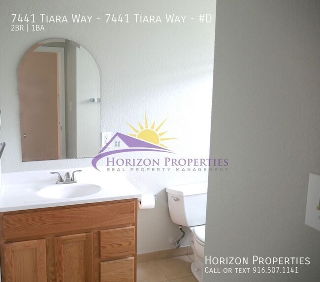 Building Photo - Remodeled 2 Bed 1 Bath 894sqft Second Floo...