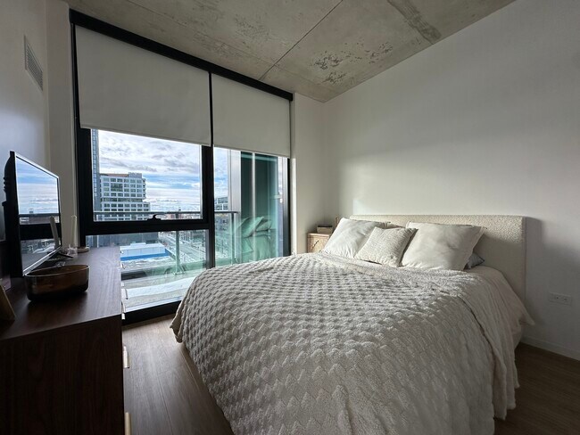 Building Photo - 225 N Elizabeth St