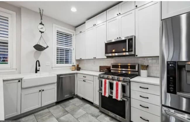 Building Photo - 1238 Waverly St