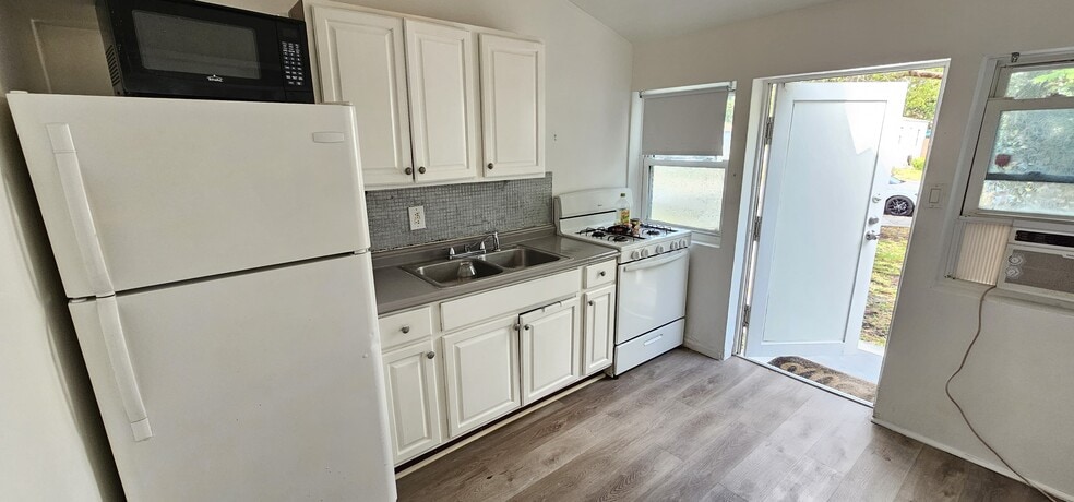 Building Photo - 1820 Roosevelt St