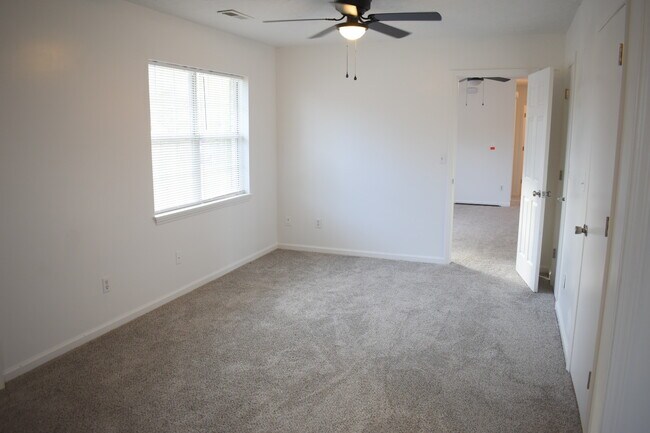 Building Photo - 3010 Thatch Ct