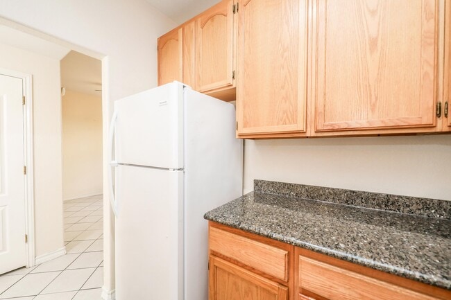 Building Photo - 1000 Ranchway Dr