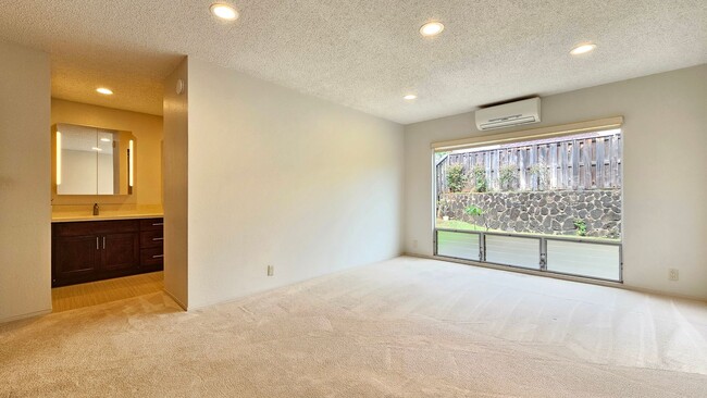 Building Photo - Waipio Gentry - beautifully renovated 3 be...