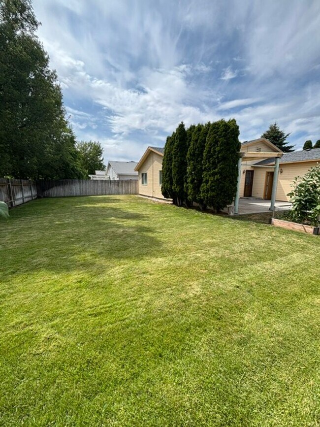 Building Photo - 217 E Belair Dr