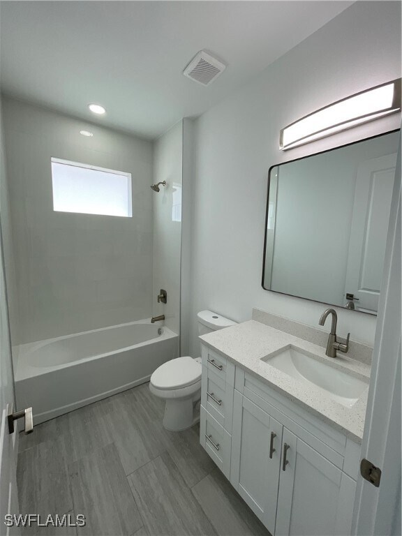 Building Photo - 821 Newell St E