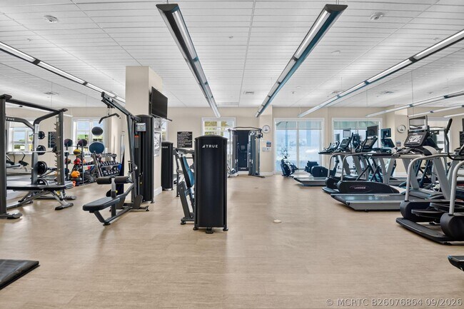 Building Photo - 403 S Sapodilla Ave