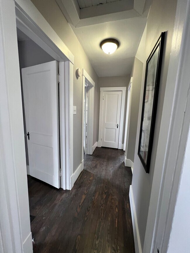 Building Photo - Charming 3 Bed, 1 Bath Home on a Quiet Street in Crafton Heights - Available 7/1!