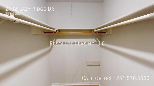 Building Photo - 2402 Lazy Ridge Dr