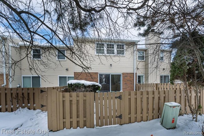 Building Photo - 5075 Buckingham Pl Dr