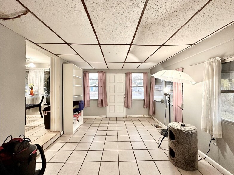 Building Photo - 10273 109th Ave