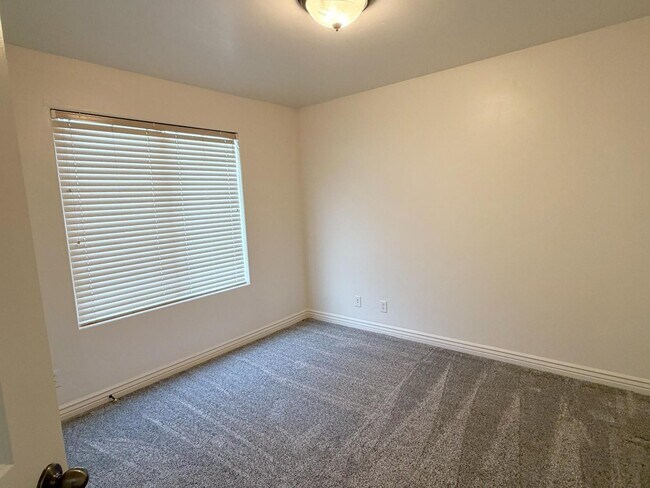 Building Photo - 496 S 2150 W