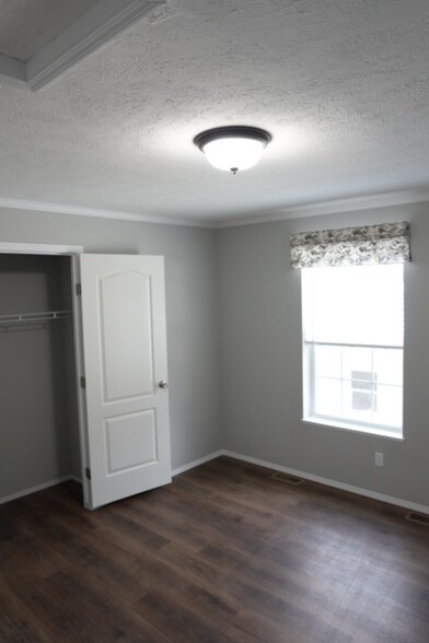 Building Photo - 5865 S Fairfax Rd