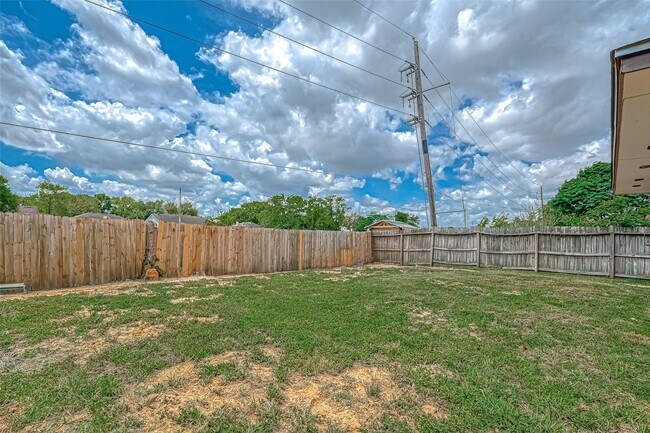 Building Photo - 16319 La Luna Dr