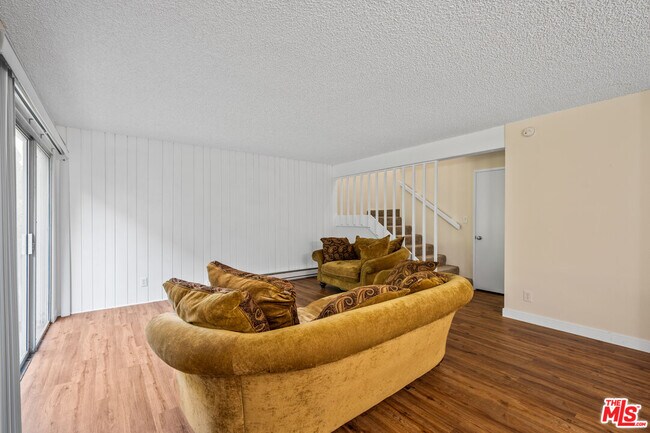 Building Photo - 348 Miraleste Dr