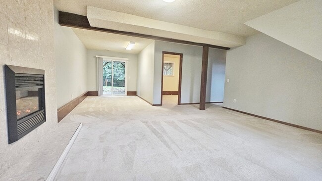 Building Photo - Charming 4 Bed 2 Bath Home in Wedgewood