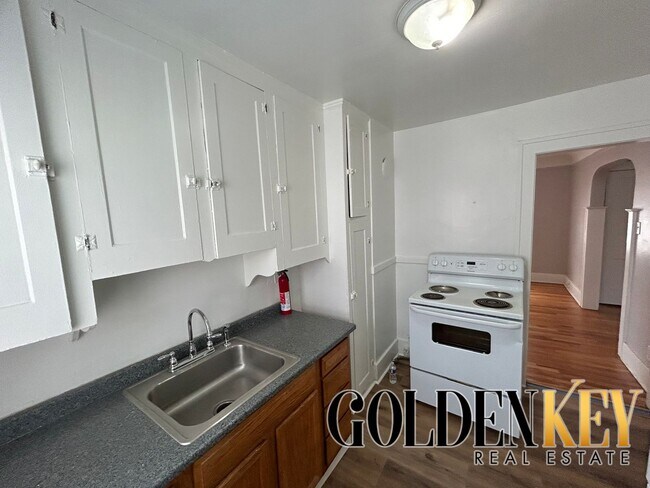 Building Photo - 15745 Cherrylawn St