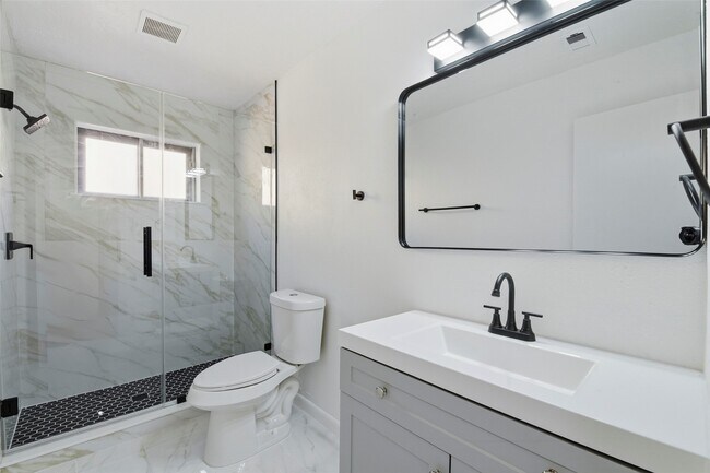 Building Photo - 16318 Cypress Point Dr