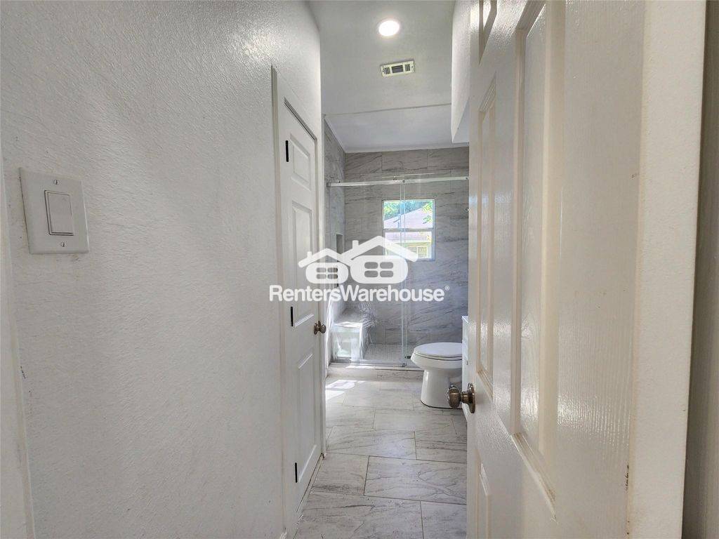 Building Photo - 2706 1/2 Berry St