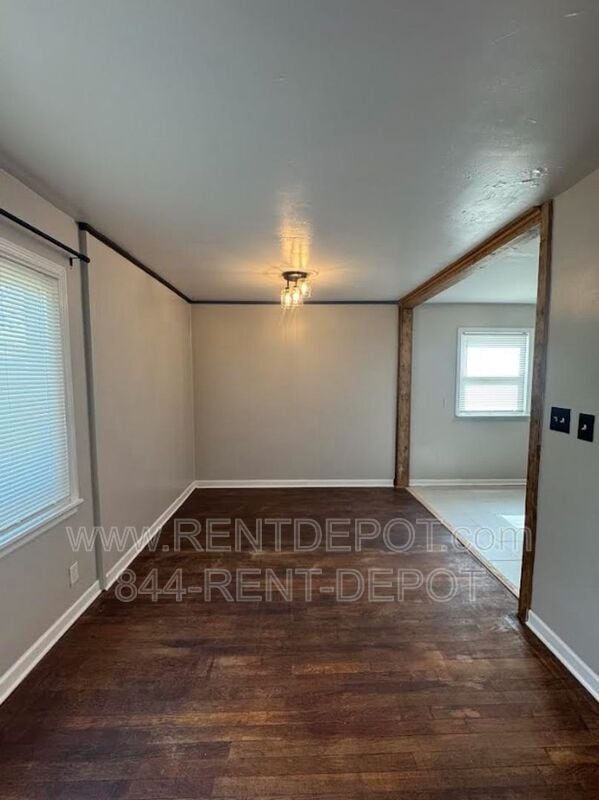 Building Photo - 1303 S St James Blvd