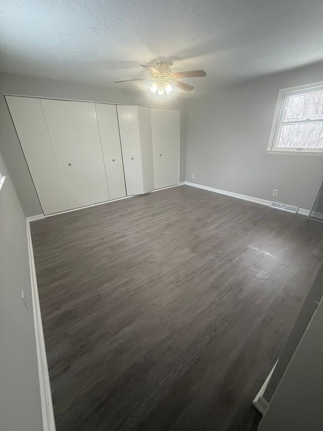 Building Photo - 4 Bedroom House