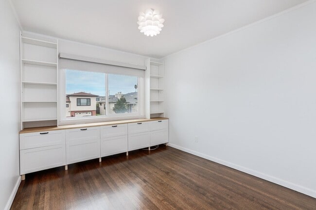 Building Photo - Extensively remodeled 4 Bed / 3 Bath home in South San Francisco. YouTube tour!