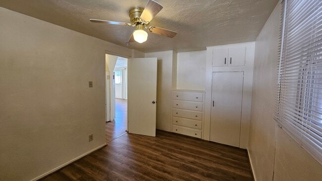 Building Photo - 2 bed with a office