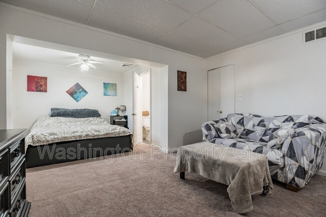 Building Photo - 3402 Little Hunting Creek Dr