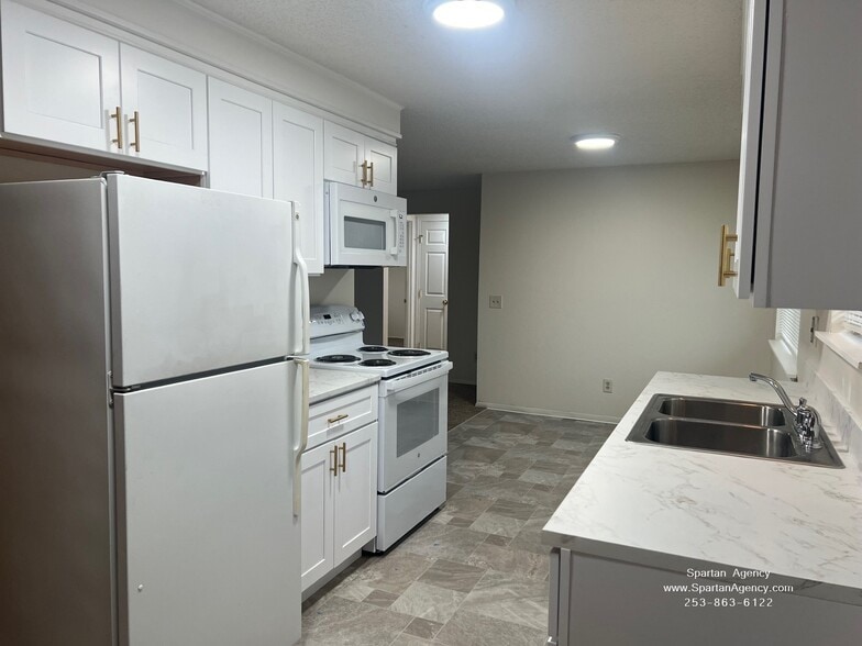 Building Photo - 803 9th St NW