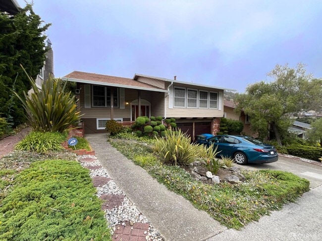 Building Photo - 1032 Everglades Dr