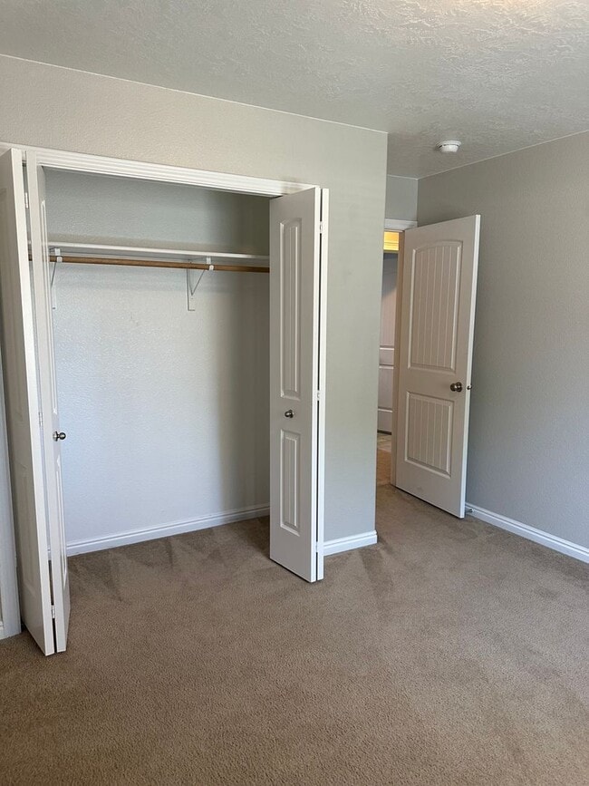 Building Photo - $1,895.00 / Ready Now this 4 bedroom home ...