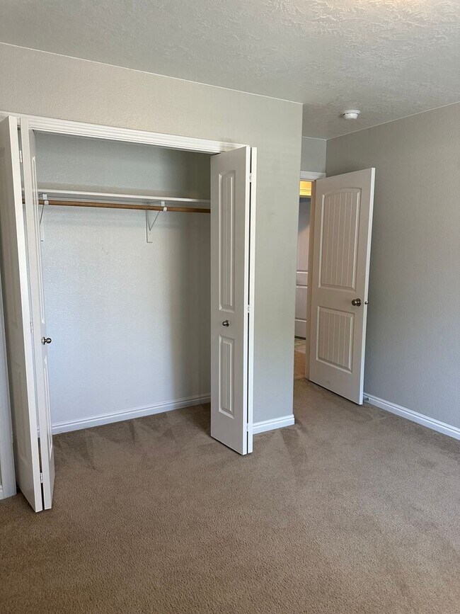 Building Photo - $1,995.00 / Ready Now this 4 bedroom home ...