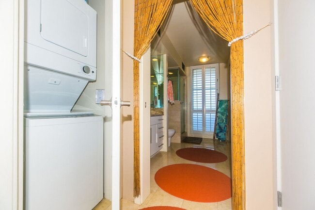 Building Photo - Breathtaking Ocean and Mountain View One Bedroom