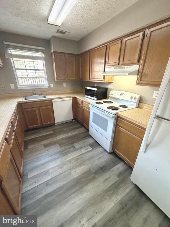 Building Photo - 6133 Sea Lion Pl