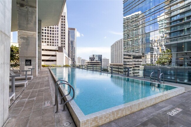 Building Photo - 68 SE 6th St