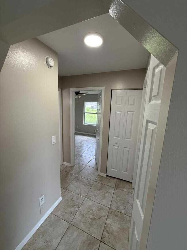Building Photo - 17 Hemlock Radial Ct