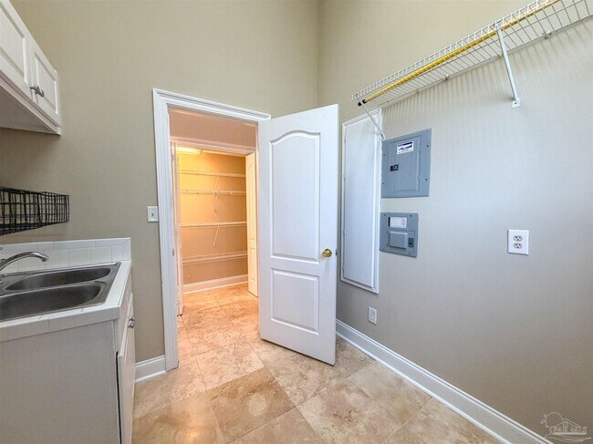 Building Photo - 1218 Ganges Trail