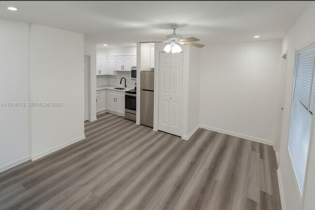 Building Photo - 417 NW 2nd Ave