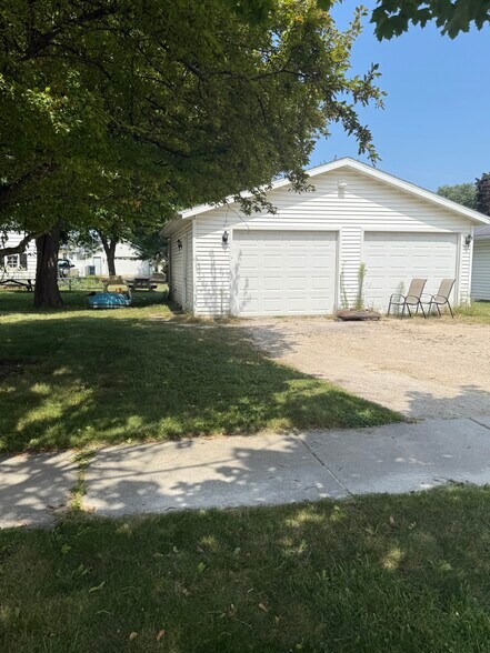 Building Photo - 207 Amory St
