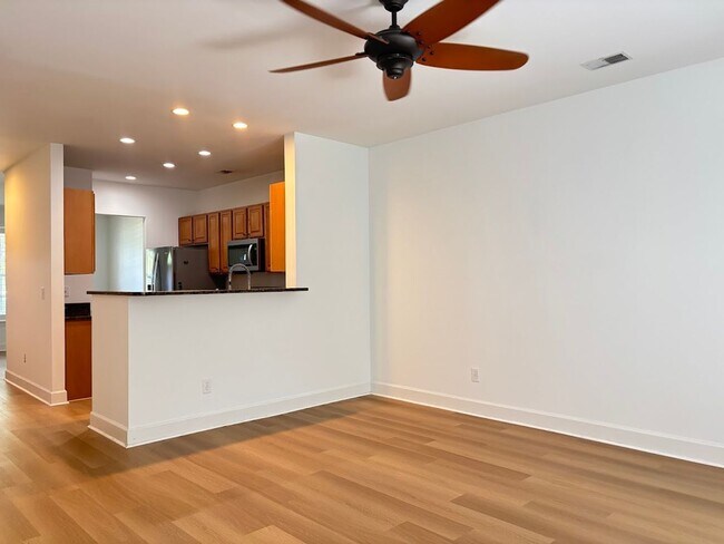 Building Photo - Beautiful 3-Bedroom, 3.5-Bath Townhome in ...