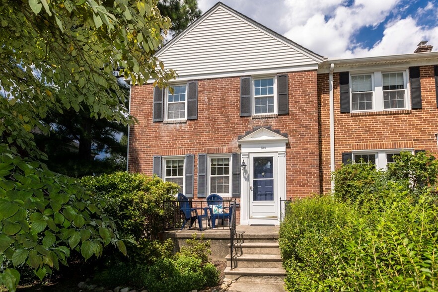 Primary Photo - 138 Murdock Rd