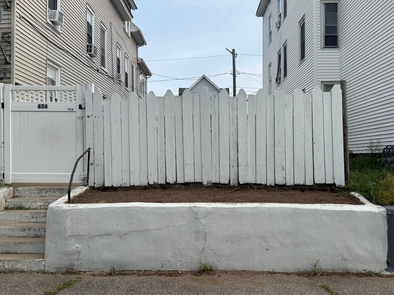 Building Photo - 436 Auburn St