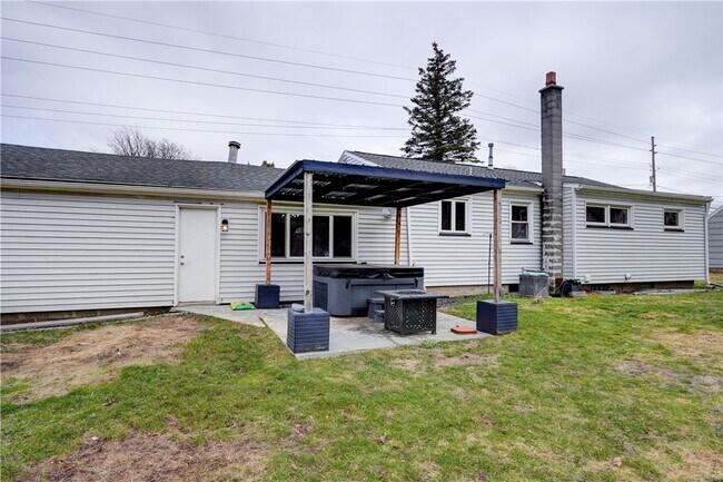 Building Photo - 889 Long Pond Rd