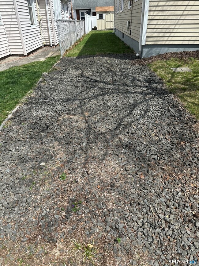 Building Photo - 31 Daggett St