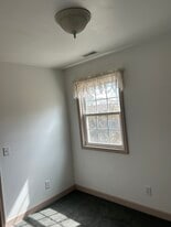 Building Photo - 124 Swinton Dr