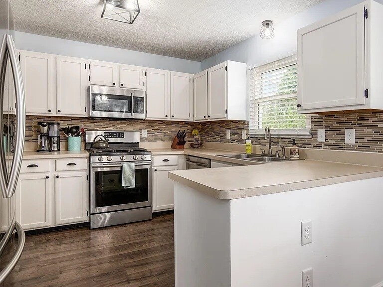 Building Photo - 1057 Lavender Ln