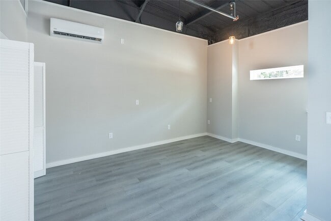 Building Photo - 2612 Castle St