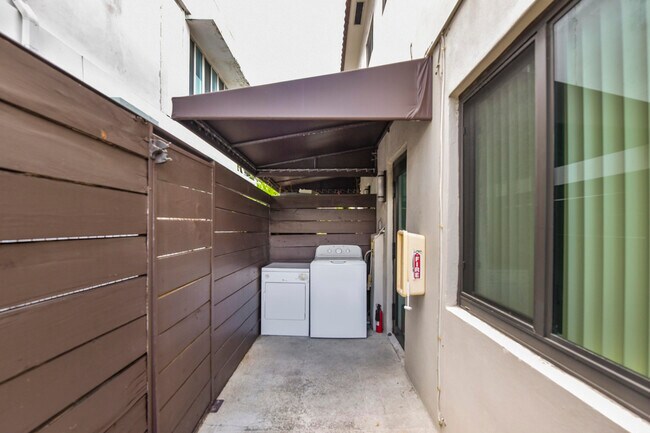 Building Photo - 300 80th St