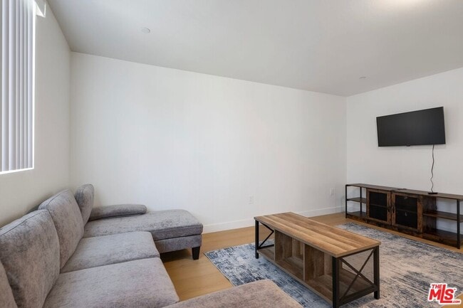 Building Photo - 1444 E 20th St