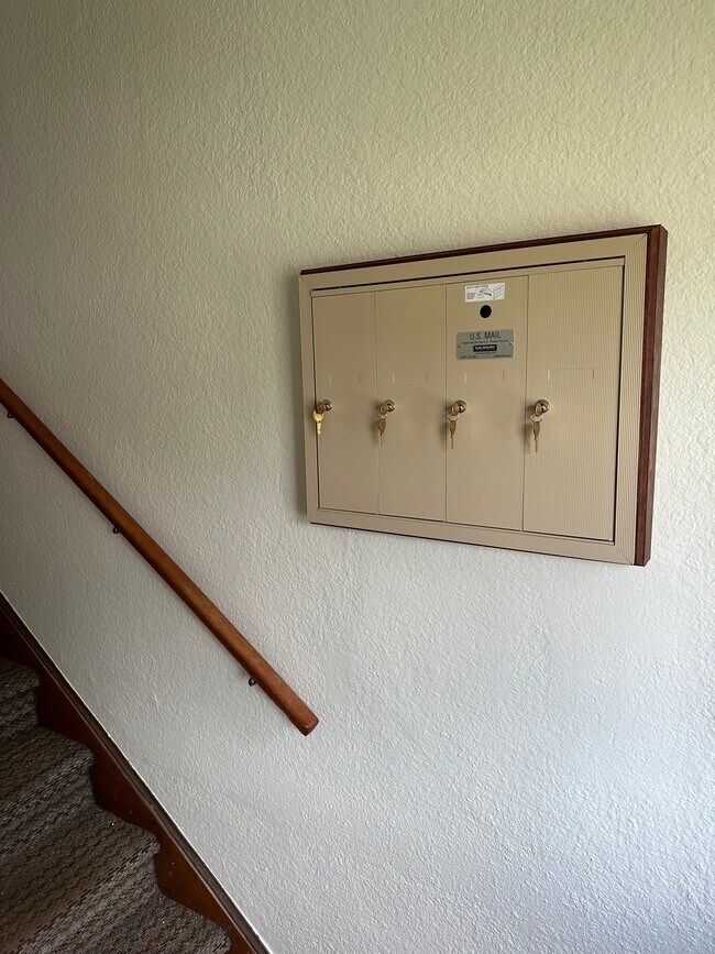 Building Photo - 803 Young St