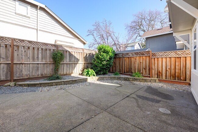 Building Photo - 2023 Northfield Dr